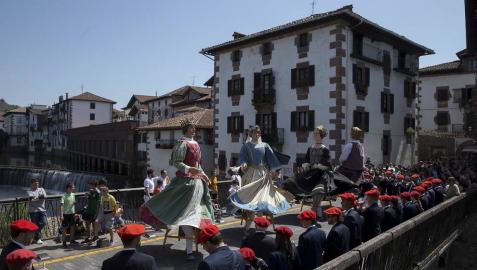 Axular Alemán Irisarri, de 9 años, fue el encargado de tirar los primeros tres cohetes