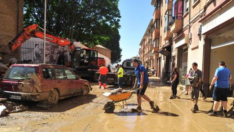 Labores de limpieza el pasado día 10, en la calle Martínez de Espronceda de Tafalla. Labores de limpieza el pasado día 10, en la calle Martínez de Espronceda de Tafalla.
