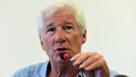 Richard Gere critica la ley antiinmigración de Salvini en Lampedusa
