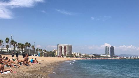 Playa de Sant Sebastià en Barcelona.