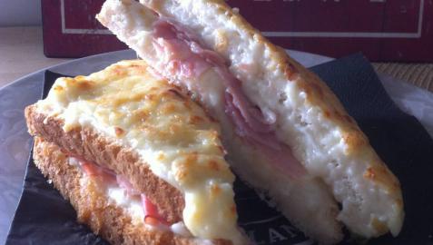 Clásico Croque Monsieur...