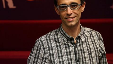Ibon Martín presenta 'La danza de los tulipanes', ambientada en los montes navarros