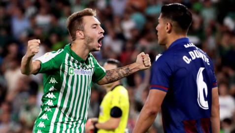 Loren capitanea la remontada bética contra el Levante