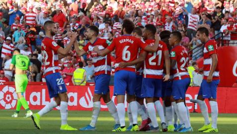 Los jugadores del Granada celebran el primer gol del equipo andaluz frente al Leganés.