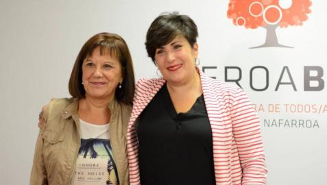 La candidata al Congreso de Geroa Bai, María Solana Arana, y al Senado a Esther Cremaes Mayorga.