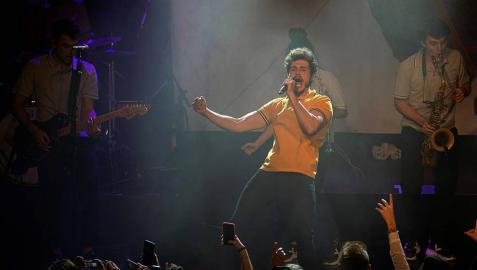 Una explosión de fiesta en el comienzo de la gira de Miki en Zentral