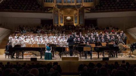 Ocho minutos de aplausos para el Orfeón Pamplonés en el Auditorio Nacional