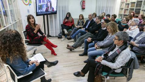 Dolores Redondo desvela claves de su escritura en el Club de Lectura de Diario de Navarra