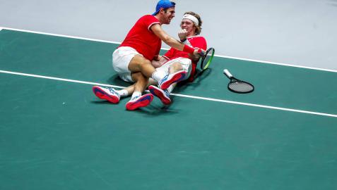 Rusia elimina a la Serbia de Djokovic y se medirá a Canadá en semifinales