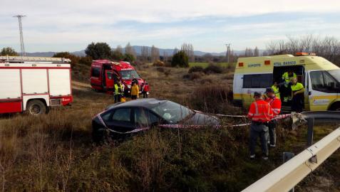 Trasladados al CHN una madre y su bebé de tres meses tras salirse de la N-121 en Olóriz Trasladados al CHN una madre y su bebé de tres meses tras salirse de la N-121 en Olóriz