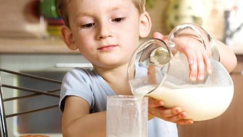 Un estudio asocia el consumo de leche entera con niños menor riesgo de obesidad Un estudio asocia el consumo de leche entera con niños menor riesgo de obesidad