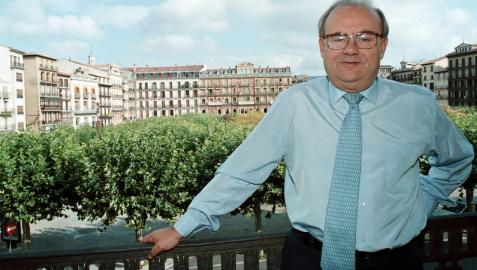 Calixto Ayesa, en una imagen de 1999, cuando era consejero de Bienestar Social.
