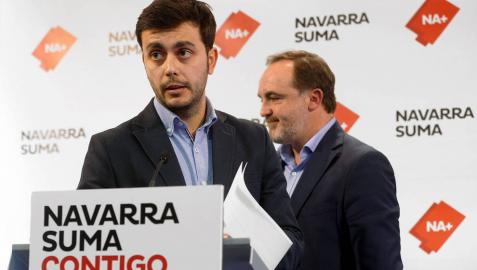 Gonzalo Fuentes, alcalde de Estella, junto a Esparza.