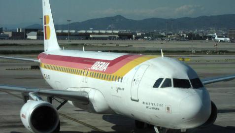 Avión de Iberia En El Prat, en Barcelona.
