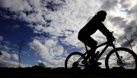 Herido un ciclista tras ser atropellado por un coche en Arre