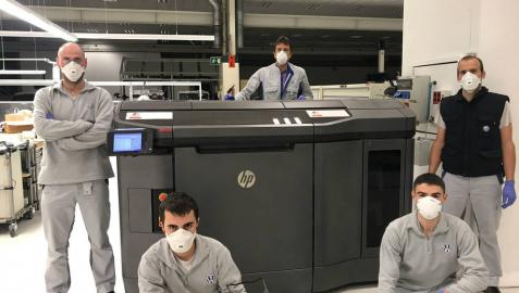 VW Navarra entrega las 1.000 primeras pantallas protectoras hechas con su impresora 3D