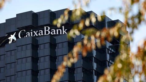 Exterior de una oficina de Caixa Bank.