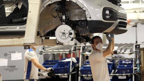 Tras seis semanas de parón, la producción de coches retornó este 27 de abril a Landaben.