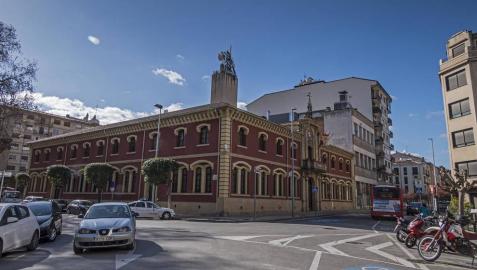 Ayuntamiento de Estella, en el arranque del paseo de la Inmaculada de la ciudad.