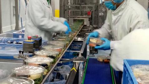 La industria agroalimentaria, a un ritmo frenético para nutrir a supermercados