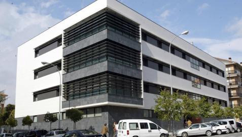 Desalojan la clínica Padre Menni por un incendio en la tercera planta