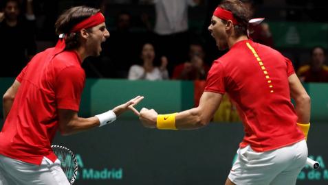 Rafa Nadal y Feliciano López, durante el partido de dobles en la semifinal de la Copa Davis frente a Gran Bretaña