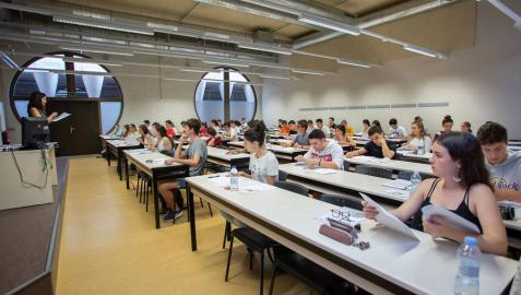 Alumnado, en las pruebas de la EVAU celebradas el año pasado.