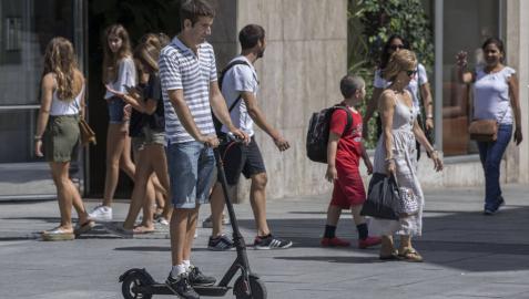 El patinete eléctrico, el nuevo medio de transporte de moda en Pamplona