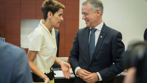 Chivite conversa con su homólogo en País Vasco, Iñigo Urkullu durante su toma de posesión, el pasado agosto. Chivite conversa con su homólogo en País Vasco, Iñigo Urkullu durante su toma de posesión, el pasado agosto.