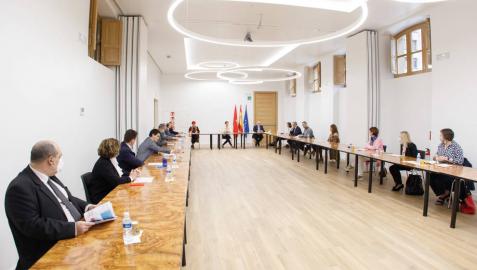 Chivite aplaude el trabajo de investigación para paliar los efectos del coronavirus