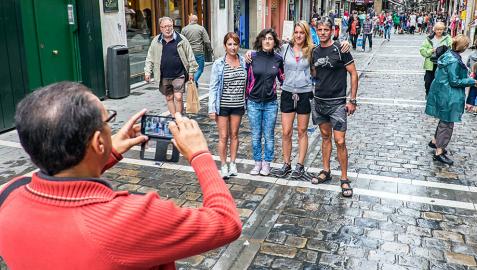 El turista extranjero deja en Navarra menos dinero que en las provincias vecinas