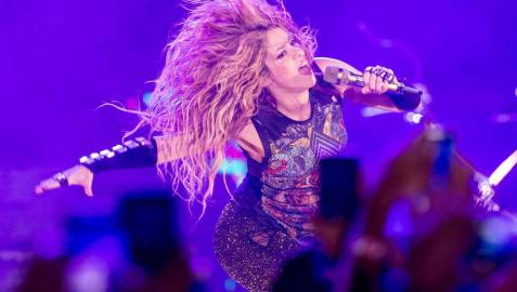 Barcelona se rinde ante Shakira al dedicarle una canción en catalán a su suegro
