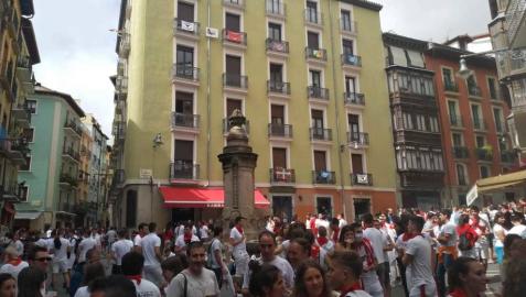 Así está Navarrería este día 6 por la tarde Imágenes de la calle Navarrería esta tarde