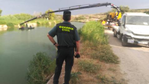 Sacan en Ribaforada un vehículo caído al Canal de Navarra