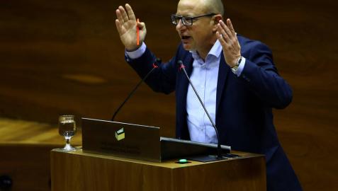 El consejero Gimeno coloca a su cuñada en su gabinete de Educación