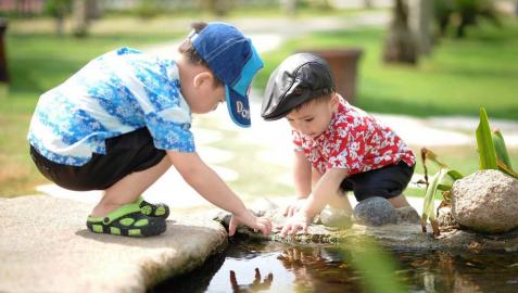 El sobrepeso, el punto débil de los niños españoles, que destacan en salud mental
