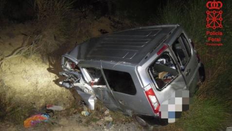 Estado del vehículo tras la salida de vía en la que ha fallecido un pamplonés de 37 años