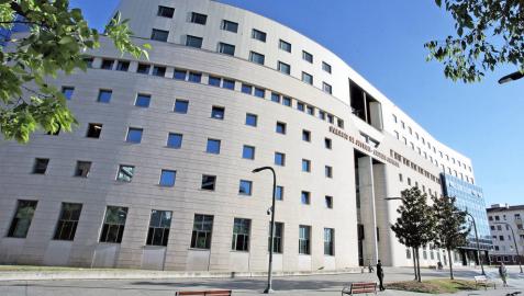 Juzgan a una enfermera por entrar a la ficha de la amante de su marido