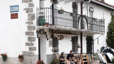 Vecinos de Lizoain, tras el terremoto: