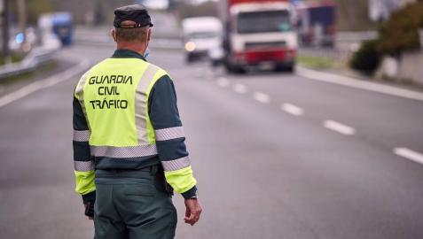 Galería | Primer día del confinamiento perimetral de Navarra Los navarros viven este jueves la primera jornada de confinamiento perimetral de la Comunidad con cierta normalidad pero con muchas dudas sobre qué pueden hacer o no en esta nueva fase de restricciones, encaminadas a reducir la tasa de contagio de coronavirus.