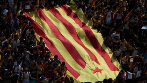 Miles de estudiantes se manifiestan en Cataluña a favor del referéndum