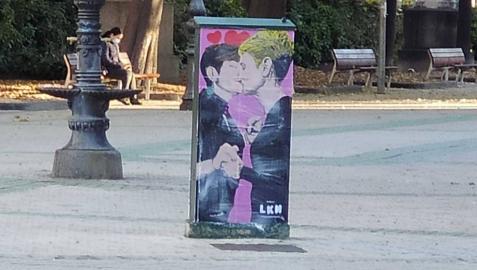 El beso entre Bakartxo Ruiz y María Chivite, el nuevo graffiti de LKN