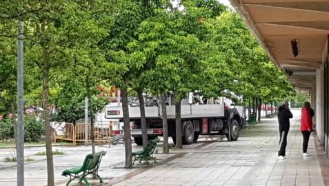Comercios y vecinos de Mendebaldea, afectados por un corte eléctrico