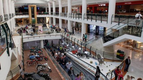 Tres detenidos por hurtos en locales del centro comercial La Morea Tres detenidos por hurtos en locales del centro comercial La Morea
