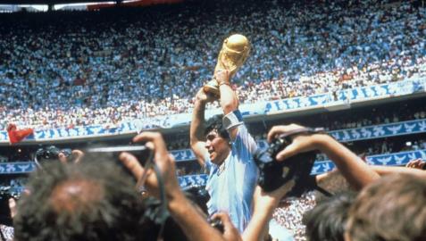 Diego Armando Maradona, futbolista y mito Diego Armando Maradona, futbolista y mito
