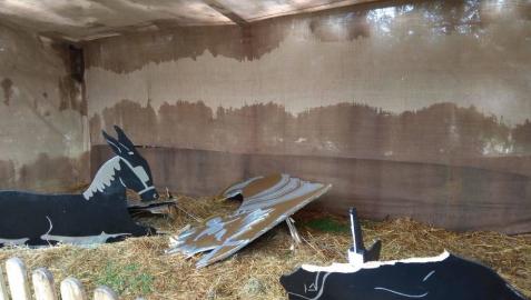 Destrozan las figuras del belén colocado en la plaza Eguzki de Berriozar Destrozan las figuras del belén colocado en la plaza Eguzki de Berriozar