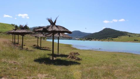 El embalse de Alloz amplía las zonas de baño con la Bahía de Úgar