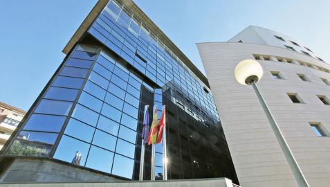 Absuelta una auxiliar que entró en las historias clínicas de familiares