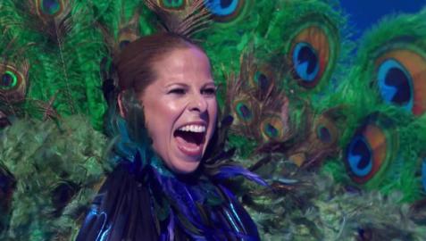 Imagen de Pastora Soler tras ser desenmascarada como Pavo Real en Mask Singer España