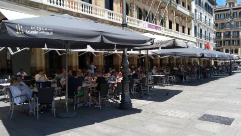 La terraza del Café Iruña en la Plaza del Castillo de Pamplona